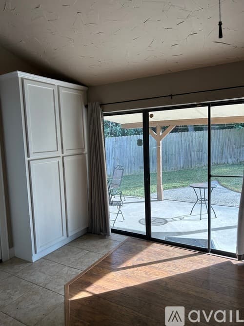 San Antonio House: 16603 Hunting Valley Street