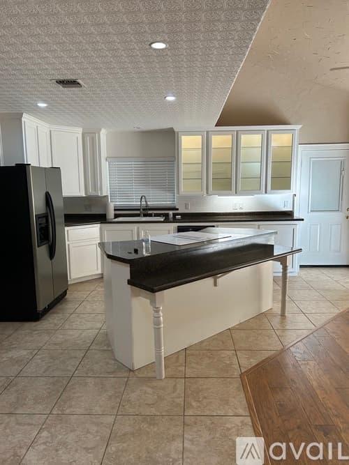 San Antonio House: 16603 Hunting Valley Street