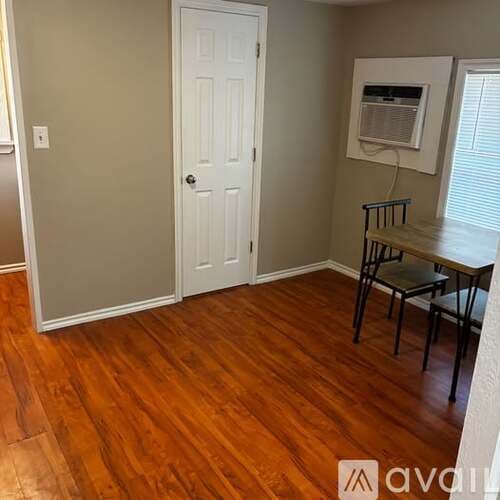 Wichita House: 2151 S Washington Ave