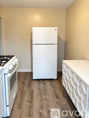 Somerville Apartment: 83 Perkins Street