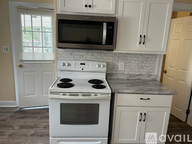 Chicopee House: 106 Taylor Street