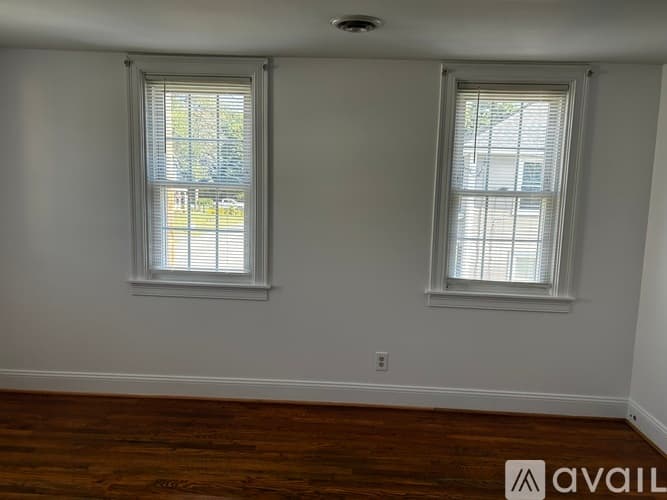 Chicopee House: 106 Taylor Street