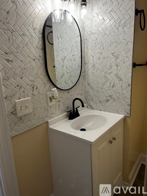 Chicopee House: 106 Taylor Street