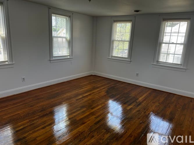 Chicopee House: 106 Taylor Street