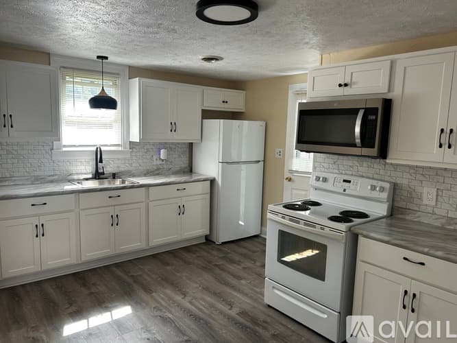 Chicopee House: 106 Taylor Street