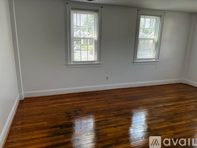 Chicopee House: 106 Taylor Street