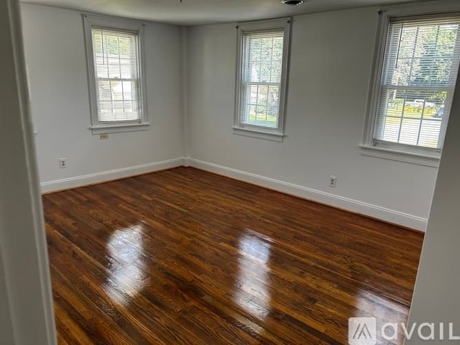 Chicopee House: 106 Taylor Street