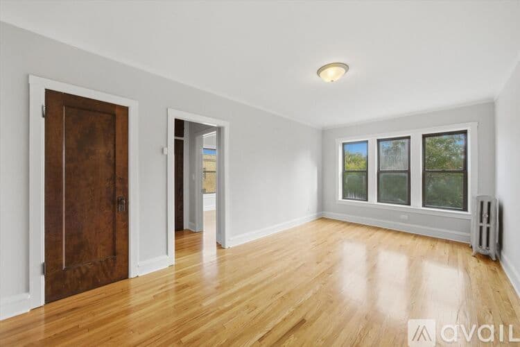 Chicago Apartment: 2700 N Spaulding Ave