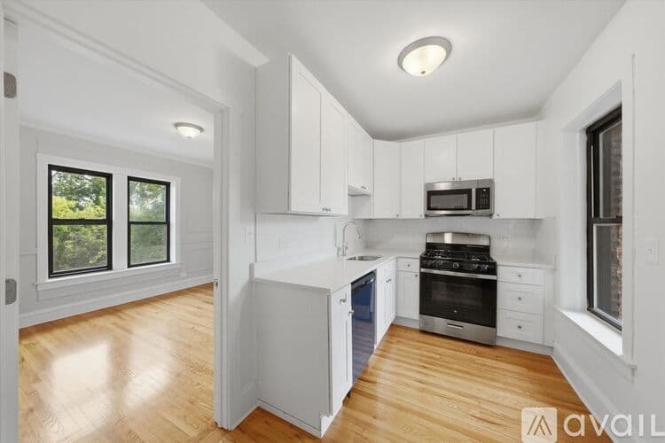 Chicago Apartment: 2700 N Spaulding Ave