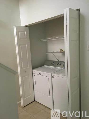 Clearwater Townhome: 500 Jasmine Way