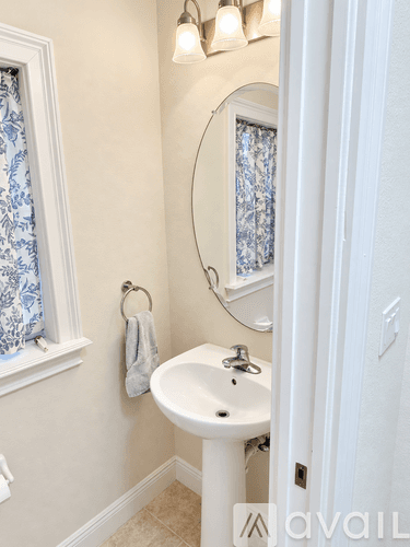 Clearwater Townhome: 500 Jasmine Way