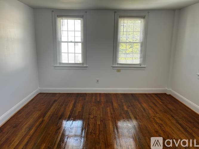 Chicopee House: 106 Taylor Street