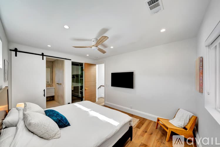 Los Angeles House: 23265 Gonzales Dr