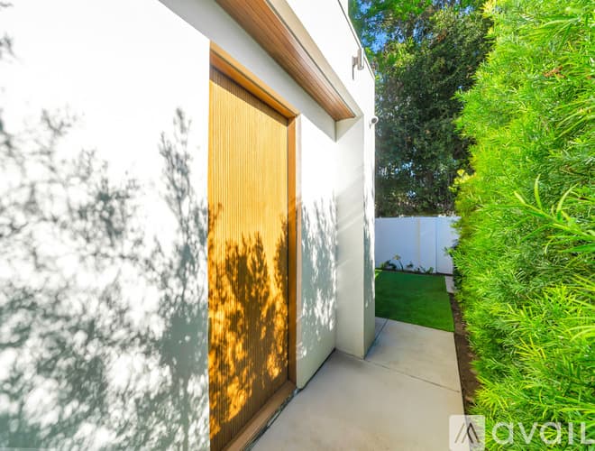 Los Angeles House: 23265 Gonzales Dr