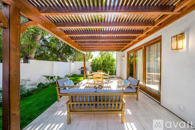 Los Angeles House: 23265 Gonzales Dr