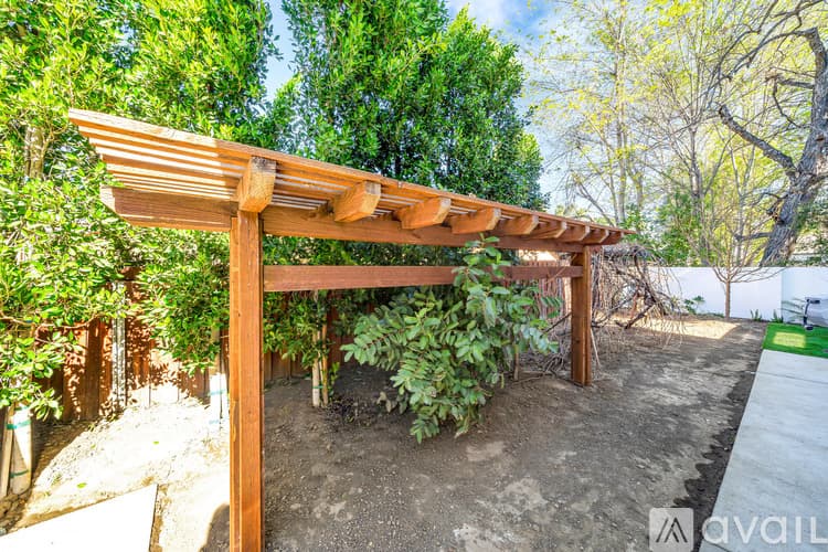 Los Angeles House: 23265 Gonzales Dr