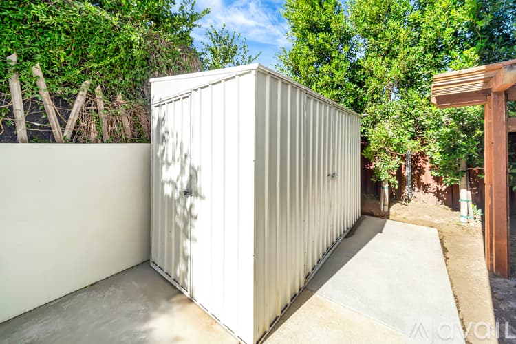 Los Angeles House: 23265 Gonzales Dr