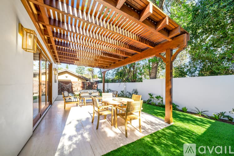 Los Angeles House: 23265 Gonzales Dr