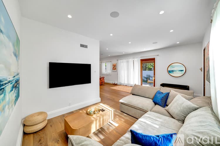 Los Angeles House: 23265 Gonzales Dr