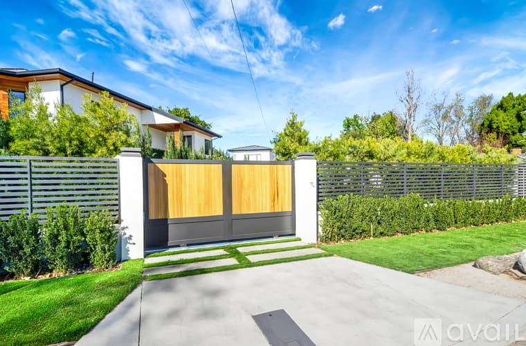 Los Angeles House: 23265 Gonzales Dr