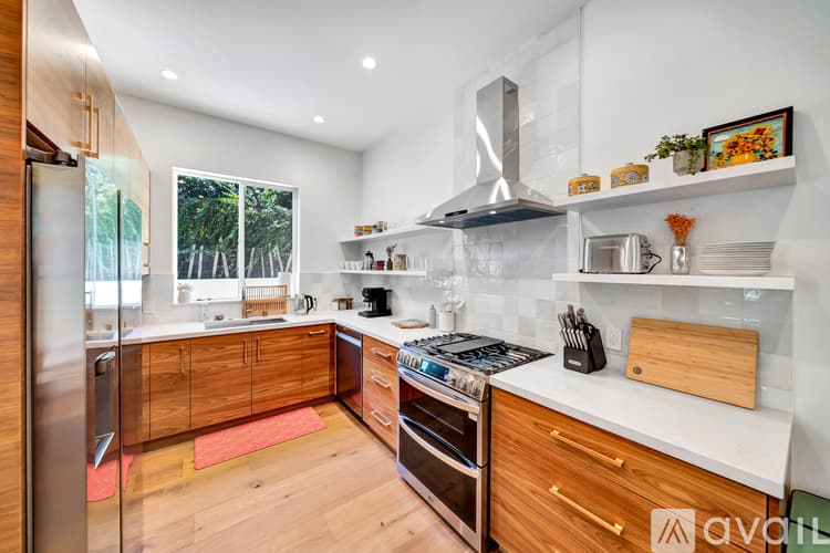 Los Angeles House: 23265 Gonzales Dr