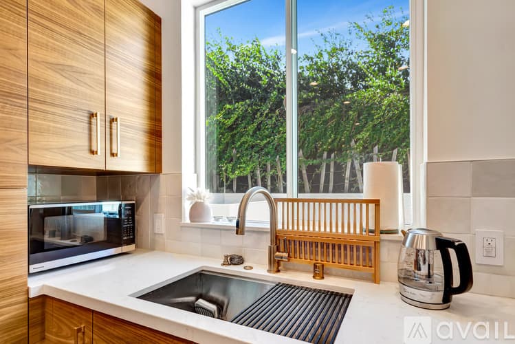 Los Angeles House: 23265 Gonzales Dr