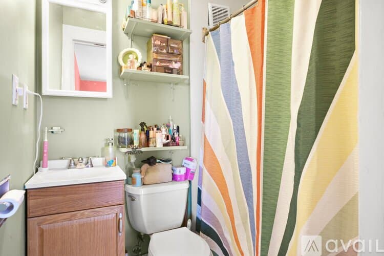 Madison Apartment: 1338 Morrison Street