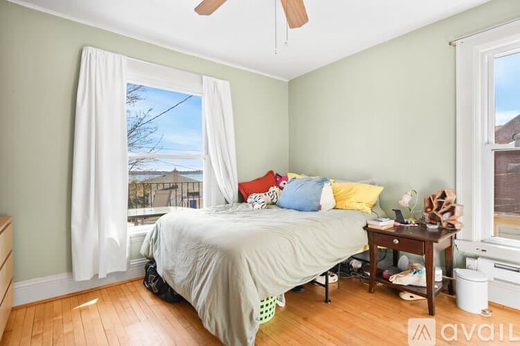 Madison Apartment: 1338 Morrison Street