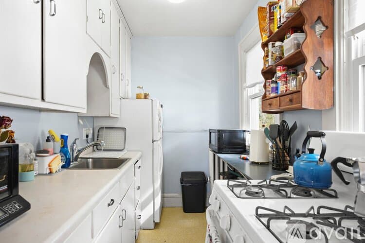 Madison Apartment: 1338 Morrison Street
