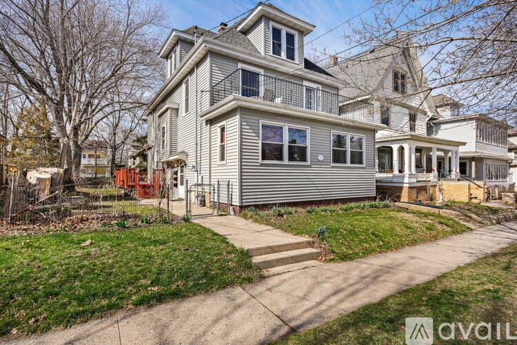 Madison Apartment: 1338 Morrison Street