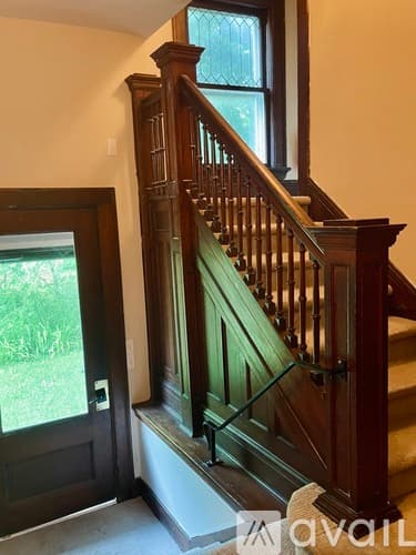 Madison Apartment: 1338 Morrison Street