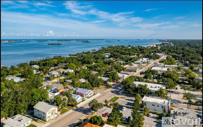 Clearwater Apartment: 1502 N Fort Harrison Ave