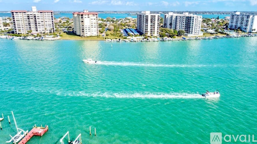 Clearwater Apartment: 1502 N Fort Harrison Ave