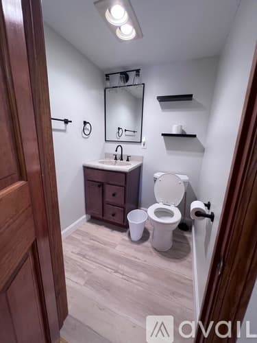 Pelham Apartment: 1049 Mammoth Rd