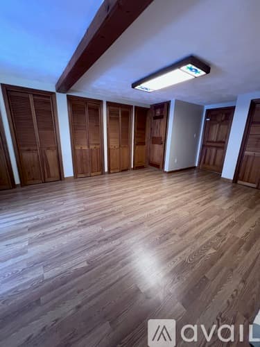 Pelham Apartment: 1049 Mammoth Rd