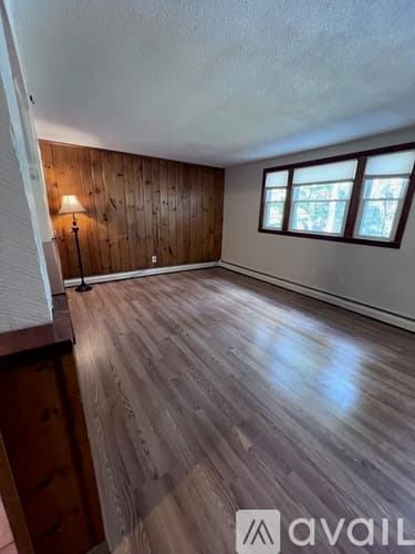 Pelham Apartment: 1049 Mammoth Rd