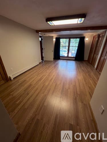 Pelham Apartment: 1049 Mammoth Rd