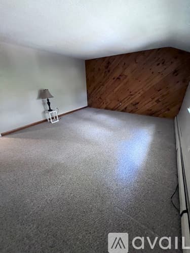 Pelham Apartment: 1049 Mammoth Rd