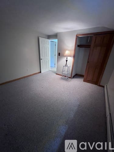 Pelham Apartment: 1049 Mammoth Rd