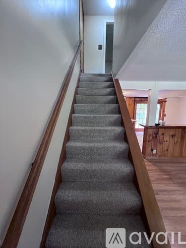 Pelham Apartment: 1049 Mammoth Rd