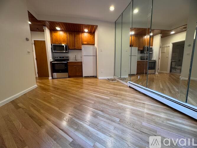 Boston Apartment: 390 Riverway