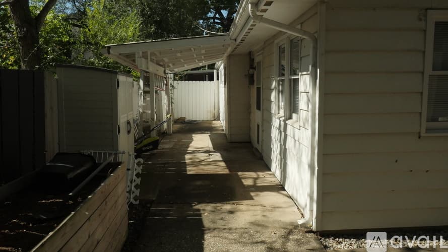 Alton Apartment: 611 Liberty Street