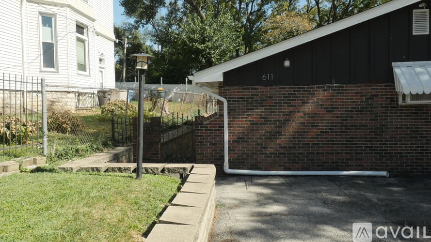 Alton Apartment: 611 Liberty Street
