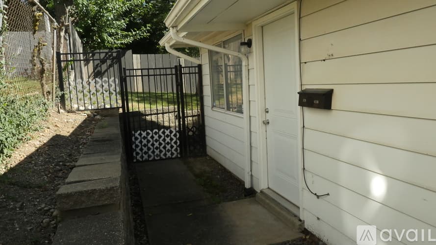 Alton Apartment: 611 Liberty Street