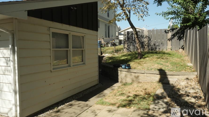 Alton Apartment: 611 Liberty Street