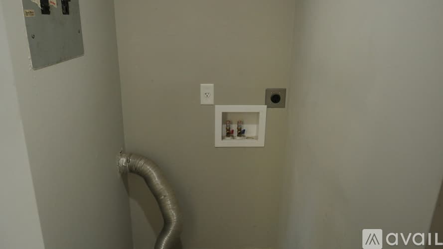 Alton Apartment: 611 Liberty Street