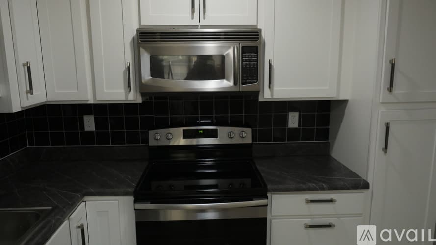 Alton Apartment: 611 Liberty Street