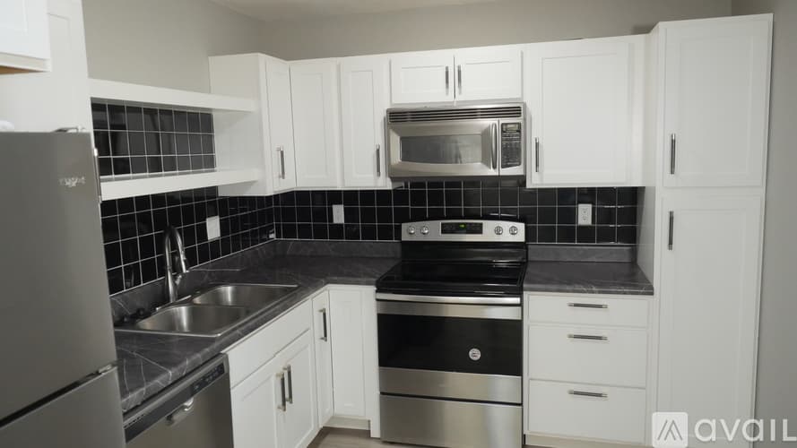 Alton Apartment: 611 Liberty Street