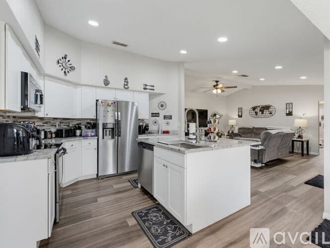 Spring Hill House: 13109 Lola Drive