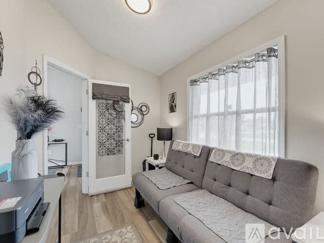 Spring Hill House: 13109 Lola Drive